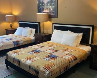 Southern Large Lake Front Custom Estate, Sleeps 16 - Olive Branch - Bedroom