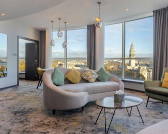 Hilton Cardiff - Cardiff - Living room