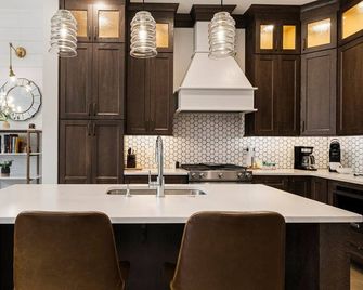 Upper East River by Lucky Savannah - Savannah - Kitchen