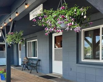 Feather Nest Inn - Grand Marais - Patio
