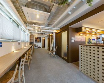 plat hostel keikyu kamakura wave - קאמאקורה - בר