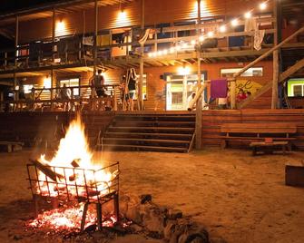 Compay Hostel Punta del Diablo - La Corinilla del Santa Teresa - Edificio