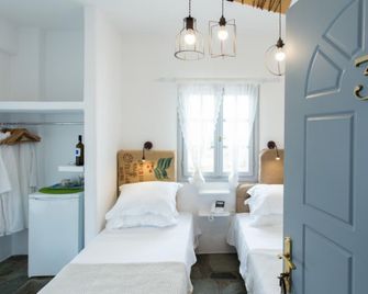 Evi Rooms - Parikia