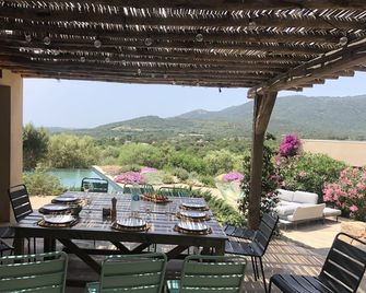 Luxury And Quiet Villa With Pool - 10 Mins From The Beaches - Figari - Patio