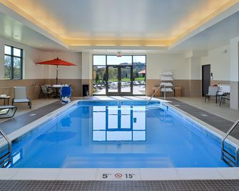 Hampton Inn & Suites California - California - Piscina