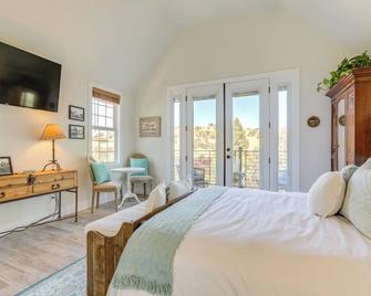 Steps to Sutter Creek: Chic Wine Country Cottage - Sutter Creek