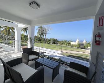 Lavender Moon Villas - Ocho Rios - Balkón