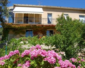 Quiet studio apartment for two with terrace - Calvi - Edificio