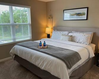 Lux Dublin Hideaway | Desk + Wifi + Doggie Park! - Dublin - Bedroom