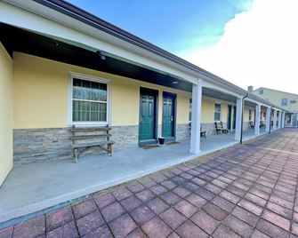Red Carpet Inn & Suites Morgantown - Morgantown - Будівля