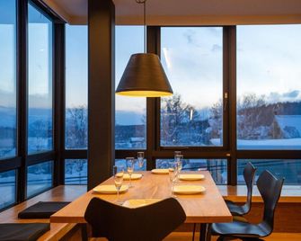 Matthew Suites - Niseko - Dining room