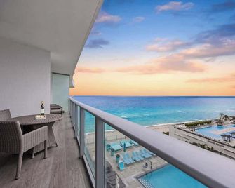 Ventur Luxe Condo l Oceanview - Gym, Beach Access - Hollywood - Balcón