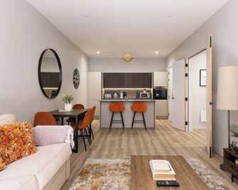 The Brickworks, Grade II listed Boutique Stay, 2 Bed - Kidderminster - Huiskamer