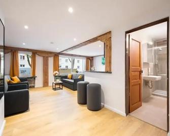 Petri - Munich - Living room
