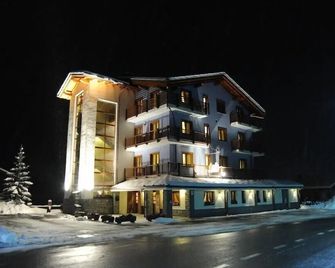 Laghetto Alpine Hotel & Restaurant - Brusson - Budova