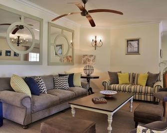 Batonka Guest Lodge - Victoria Falls - Living room