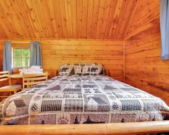 Rustic Cabin with Views in Bloomington - Bloomington - Bedroom