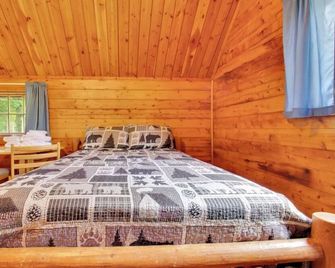 Rustic Cabin with Views in Bloomington - Bloomington - Bedroom