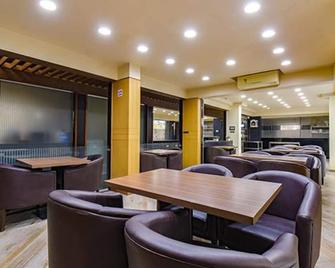 Fabhotel Good Homes - Wakad - Restaurant