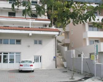 Apartmani Marija Hotel - Подстрана - Будівля