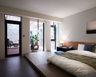 The Classic Hotel - ז'אונז'ו - חדר שינה