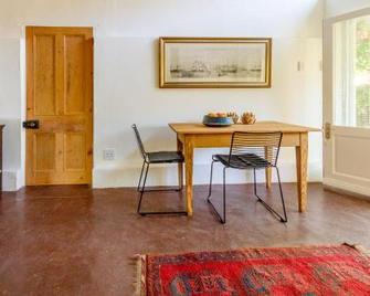 The Barn On 62 - Cottages - Montagu - Comedor