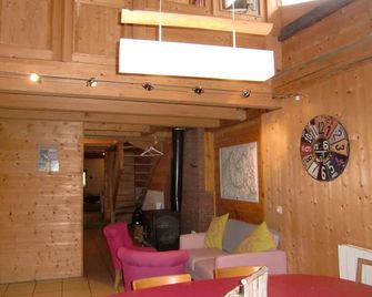cottage type house at 1100 m altitude - Aigueblanche - Sala de estar