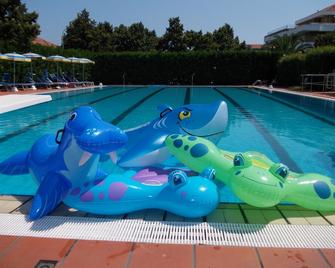 Aurora - Albenga - Piscina