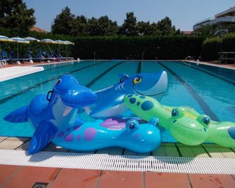 Aurora - Albenga - Piscina