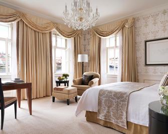 Four Seasons Hotel Prague - Prague - Bedroom