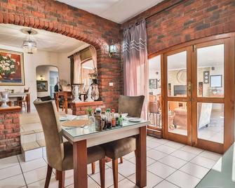 Cascade Villa Guesthouse - Secunda - Essbereich