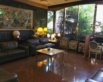 Kurume Station Hotel - Kurume - Living room