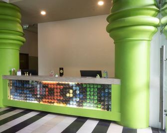 Maxonehotels At Sabang - Jakarta - Front desk