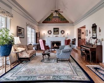 Aldrich House Bed & Breakfast - וויליאמסברג - סלון