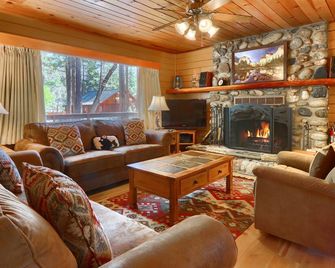 73 Walk-A-Bout - North Wawona - Salon