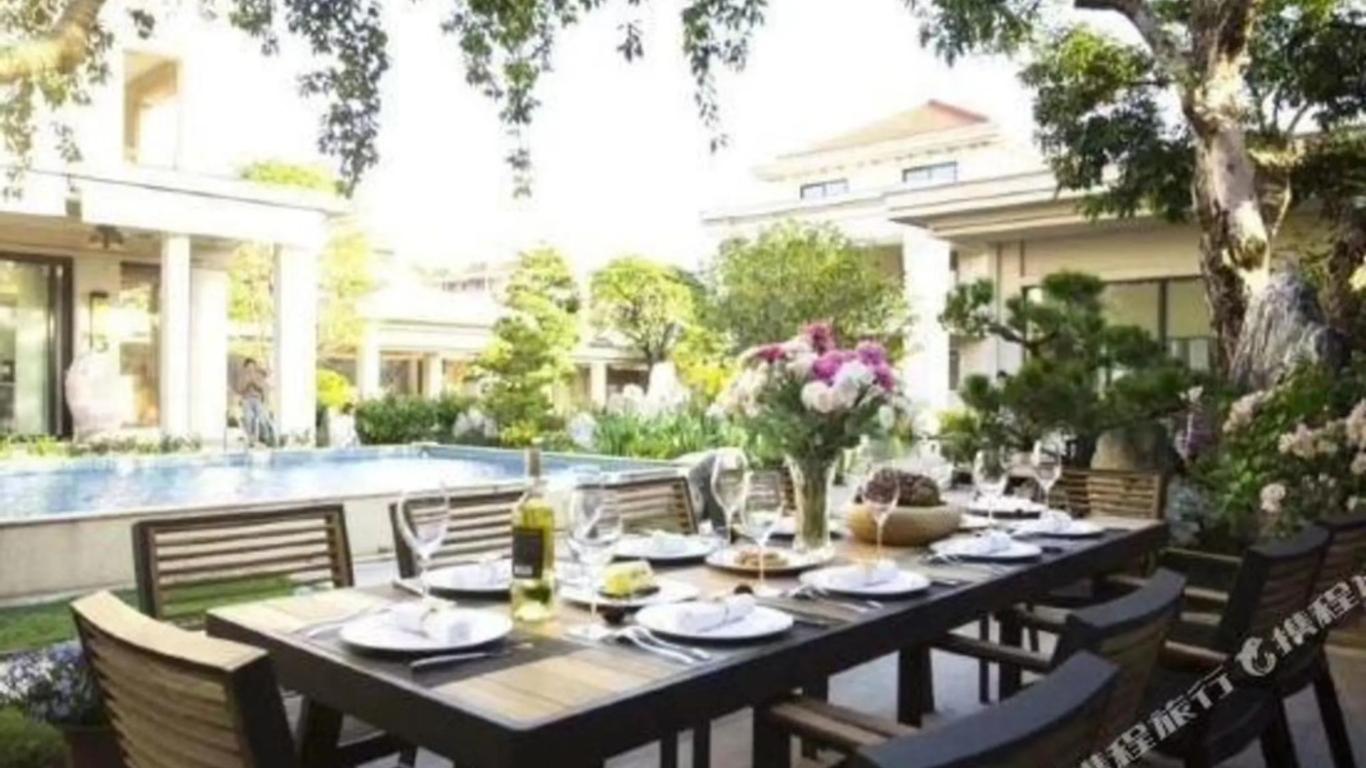 Clifford Golden Lake Hotel