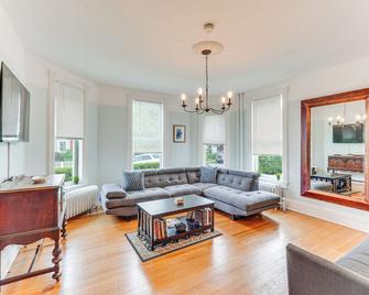 Historic Newburgh Home with Hudson River Views! - Newburgh - Salon