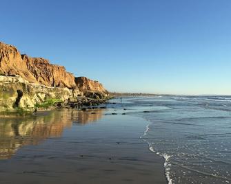 2 Minute Walk To Beach! Incredible Resort Style Beach House W/ A/C & Wifi!! - Carlsbad - Beach
