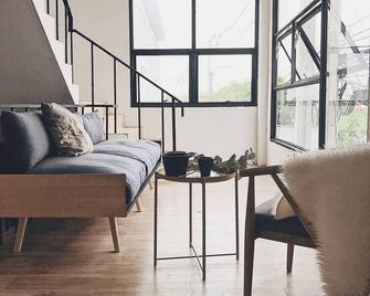 Beige Poshtels + Netflix - Bangkok