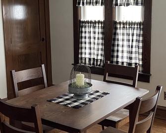 Wurthmann House Unit #1\nYour Home Away From Home - Berlin - Dining room