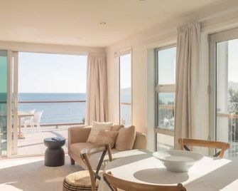 Seascapes Waterfront 1 - Raumati South - Balcony