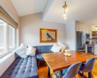 At the Crossroads - Frisco - Dining room