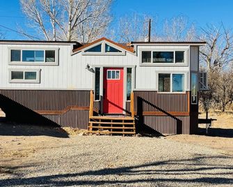 Beautiful 3-Home Ranch Nestled below the Rocky Mountains along Huerfano River - Walsenburg - Building