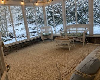 Litchfield County Farmhouse Retreat in Vineyard Area - Goshen - Huiskamer