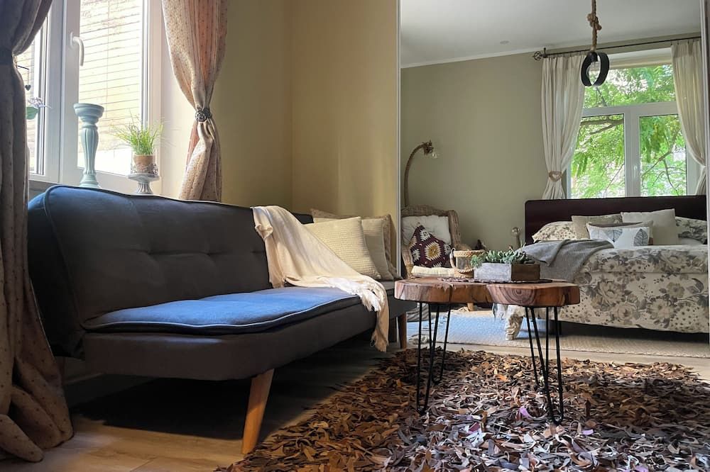 Exquisite & Steps to center 1Br Apt with Free Parking - Riga - Living room