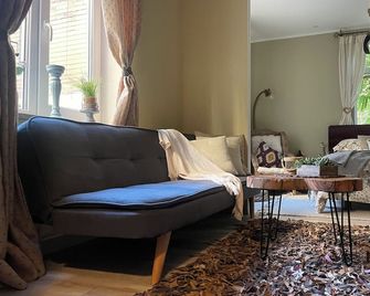 Exquisite & Steps to center 1Br Apt with Free Parking - Riga - Living room