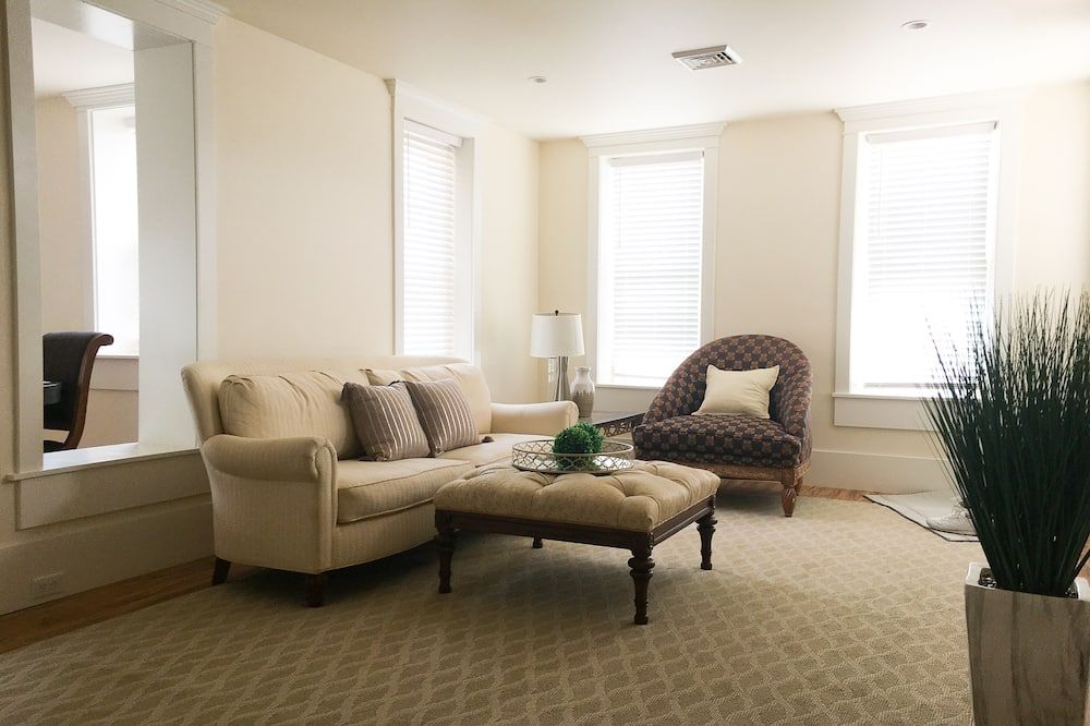 Luxury Suite in Brownstown