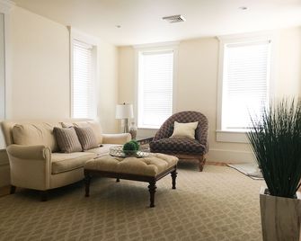 Luxury Suite in Brownstown - Ephrata - Living room