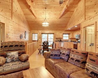 Hot Tub and Fire Pit Secluded Blue Ridge Cabin! - Blue Ridge - Living room