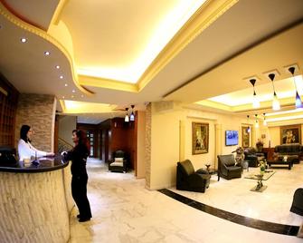 Vista Del Mar Hotel - Jounieh - Front desk